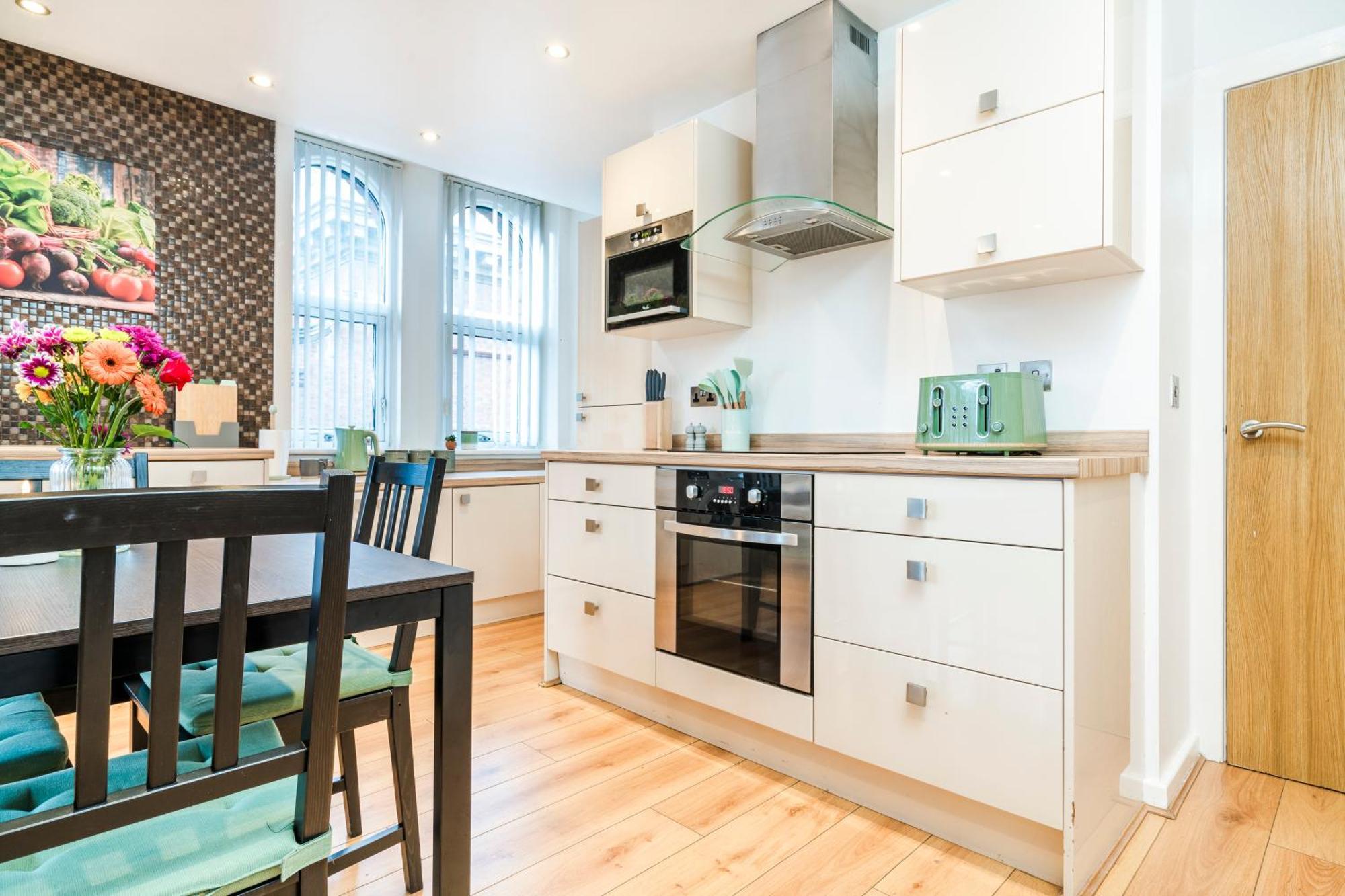 ליברפול Cavern Quarters, Beautiful Two Bedroom City Centre Apartment By Garudy Serviced Apartments And Short Lets - Perfect For Longer Stays מראה חיצוני תמונה